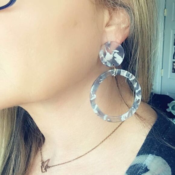 Acrylic hoop earrings  - Picture 4 of 6
